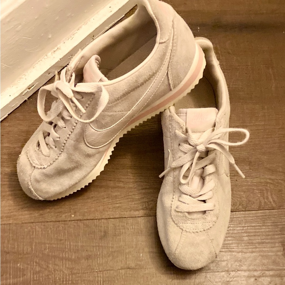 Nike Classic Cortez Desert Sand AA3839 Sleek,Modern, Cute-but-still-sexy in 1!